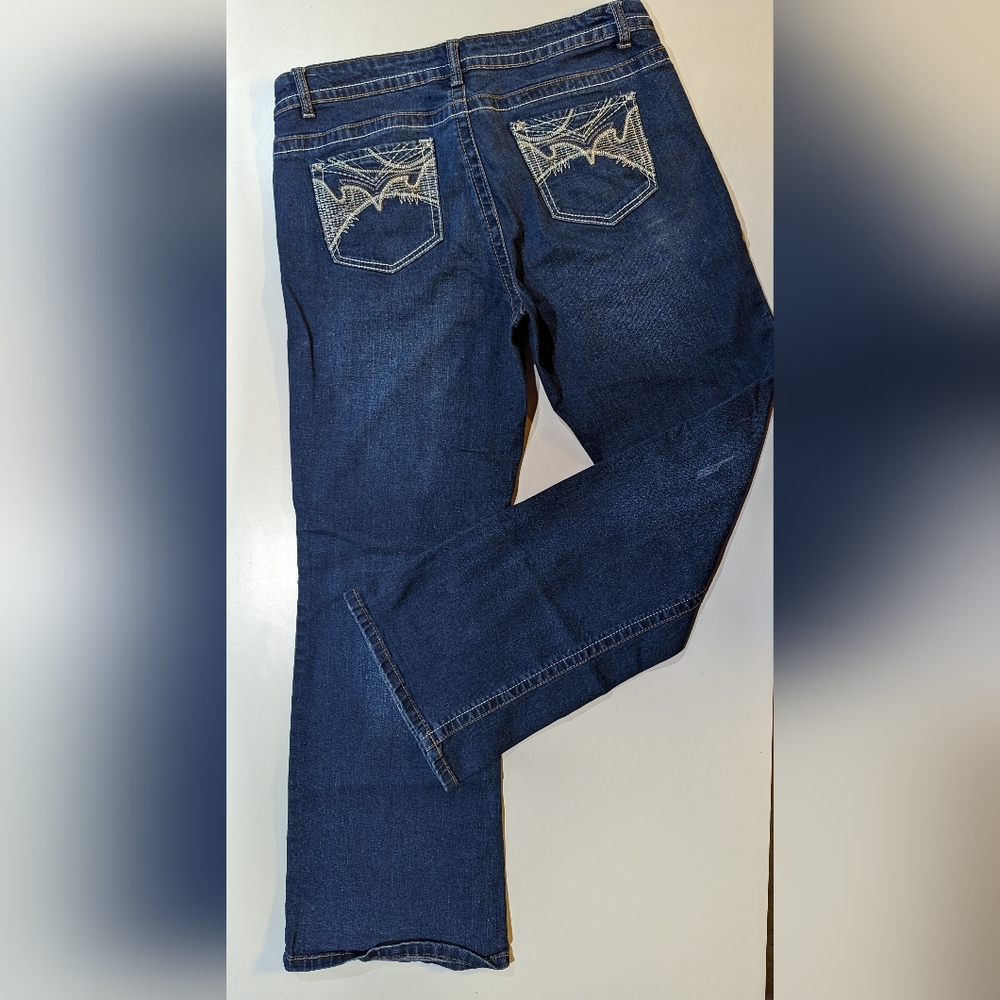 Elite Jeans 15/16 Bootcut Lightly Distressed Dark Wash